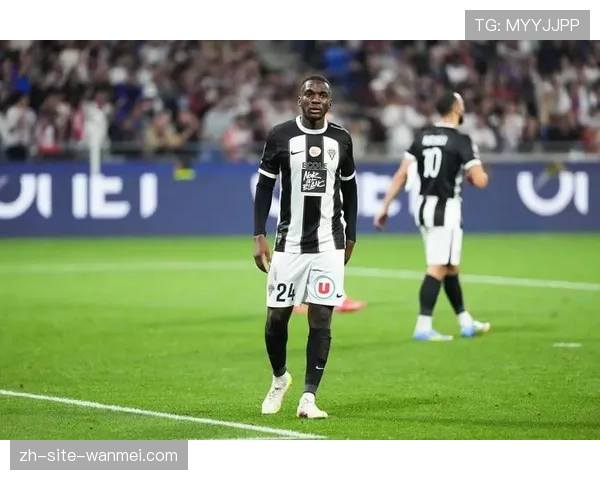 巴黎圣日耳曼逆转胜背后暴露防守端应对快速反击短板